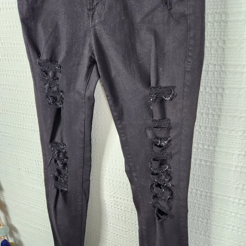 Frame Le Color Ripped Jeans In Film Noir - Picture 3 of 7